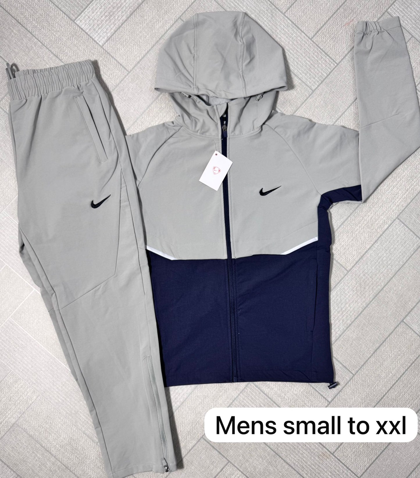 Track Your Style–Men's tracksuit