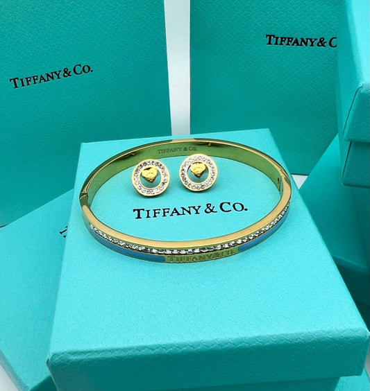 Open bracelets and tops for ladies