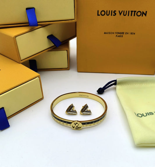 Open bracelet and tops set for ladies