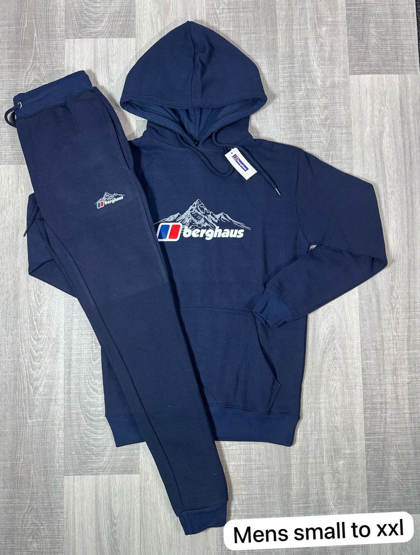 Elevate Your Style – Men’s Tracksuits