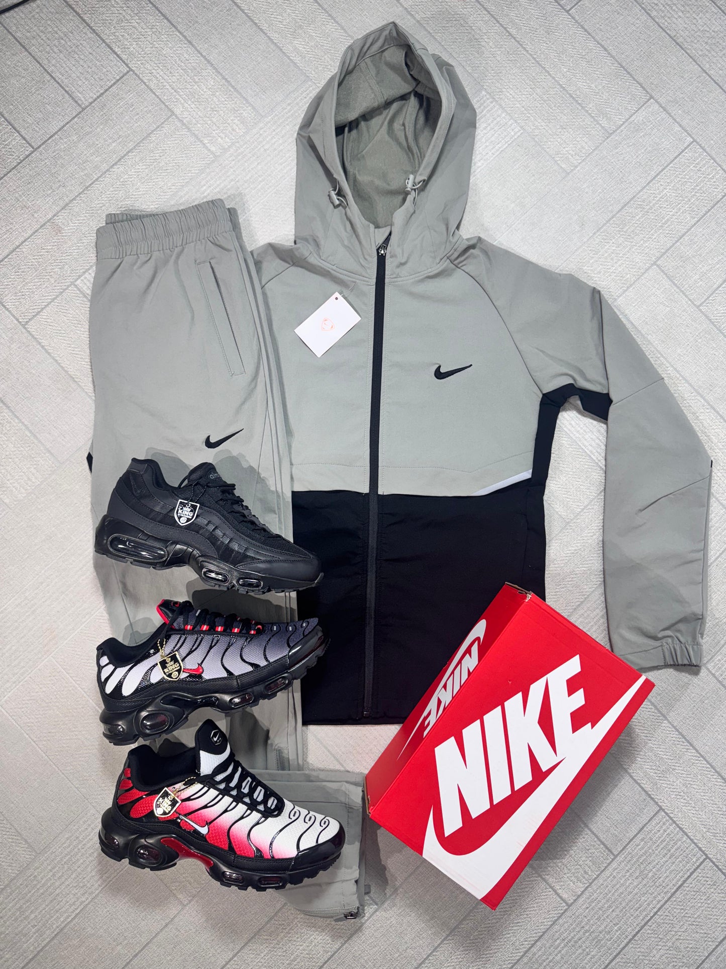 Limited Offer!!! Men's trainers and tracksuit.