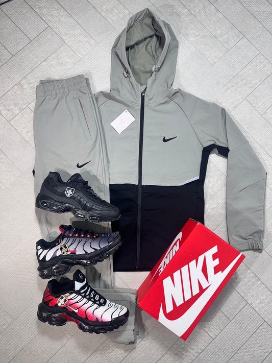 Limited Offer!!! Men's trainers and tracksuit.