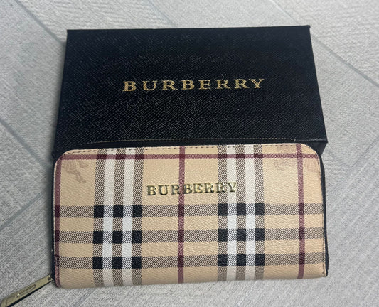 Ladies branded wallet