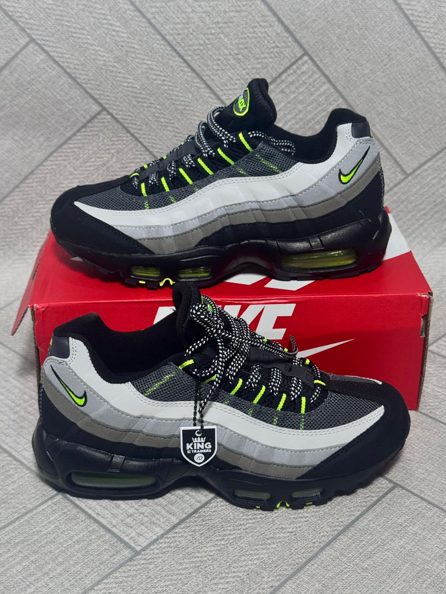 95s trainers of good quality for Men